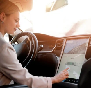 Veja as 5 tecnologias que você precisa ter no seu carro ( Imagem: Freepik)