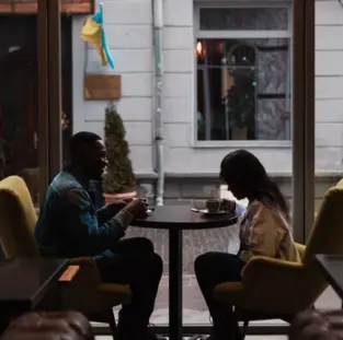 Restaurante aberto agora? Veja onde comer usando esse aplicativo grátis ( Imagem: Freepik)