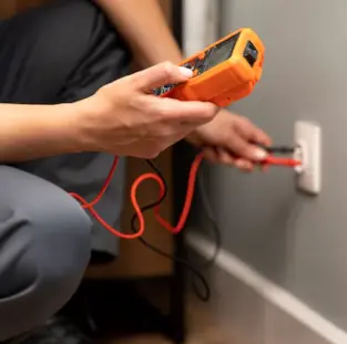 Aplicativo de curso de eletricista ( Imagem: Freepik)