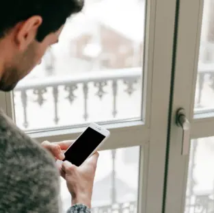 Aplicativo para abrir o portão de casa ( Imagem: Freepik)